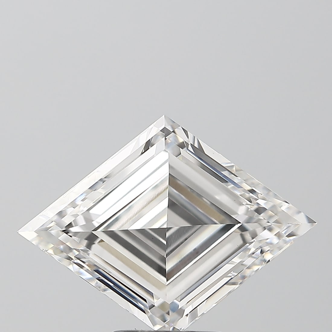 Loose Diamond - LOZENGE 5.29ct E VS1: Loose Diamond - LOZENGE 5.29ct E VS1 Source: This is a real non-mined Diamond that has been grown in a lab Shape: LOZENGE Carats: 5.29 Color: E Clarity: VS1 Certification: IGI Condition: Pre-Owned PLE