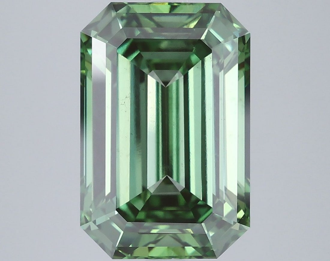 Loose Diamond - EMERALD 6.0ct Fancy Vivid Green VS2: Loose Diamond - EMERALD 6.0ct Fancy Vivid Green VS2 Source: This is a real non-mined Diamond that has been grown in a lab Shape: EMERALD Carats: 6.0 Color: Fancy Vivid Green Certification: IGI Video: