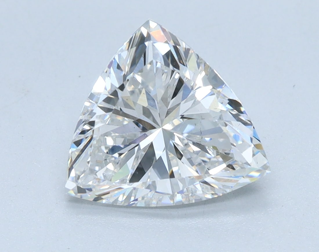 Loose Diamond - TRILLIANT 1.9ct E VS2: Loose Diamond - TRILLIANT 1.9ct E VS2 Source: This is a real non-mined Diamond that has been grown in a lab Shape: TRILLIANT Carats: 1.9 Color: E Clarity: VS2 Certification: IGI Condition: Pre-Owned P