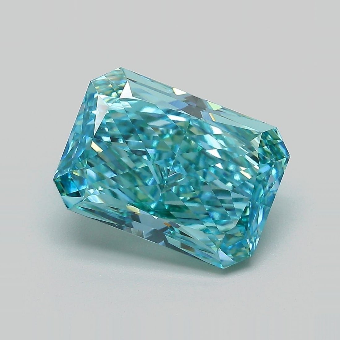 Loose Diamond - RADIANT 5.51ct Fancy Vivid Green Blue VS1: Loose Diamond - RADIANT 5.51ct Fancy Vivid Green Blue VS1 Source: This is a real non-mined Diamond that has been grown in a lab Shape: RADIANT Carats: 5.51 Color: Fancy Vivid Green Blue Certification: