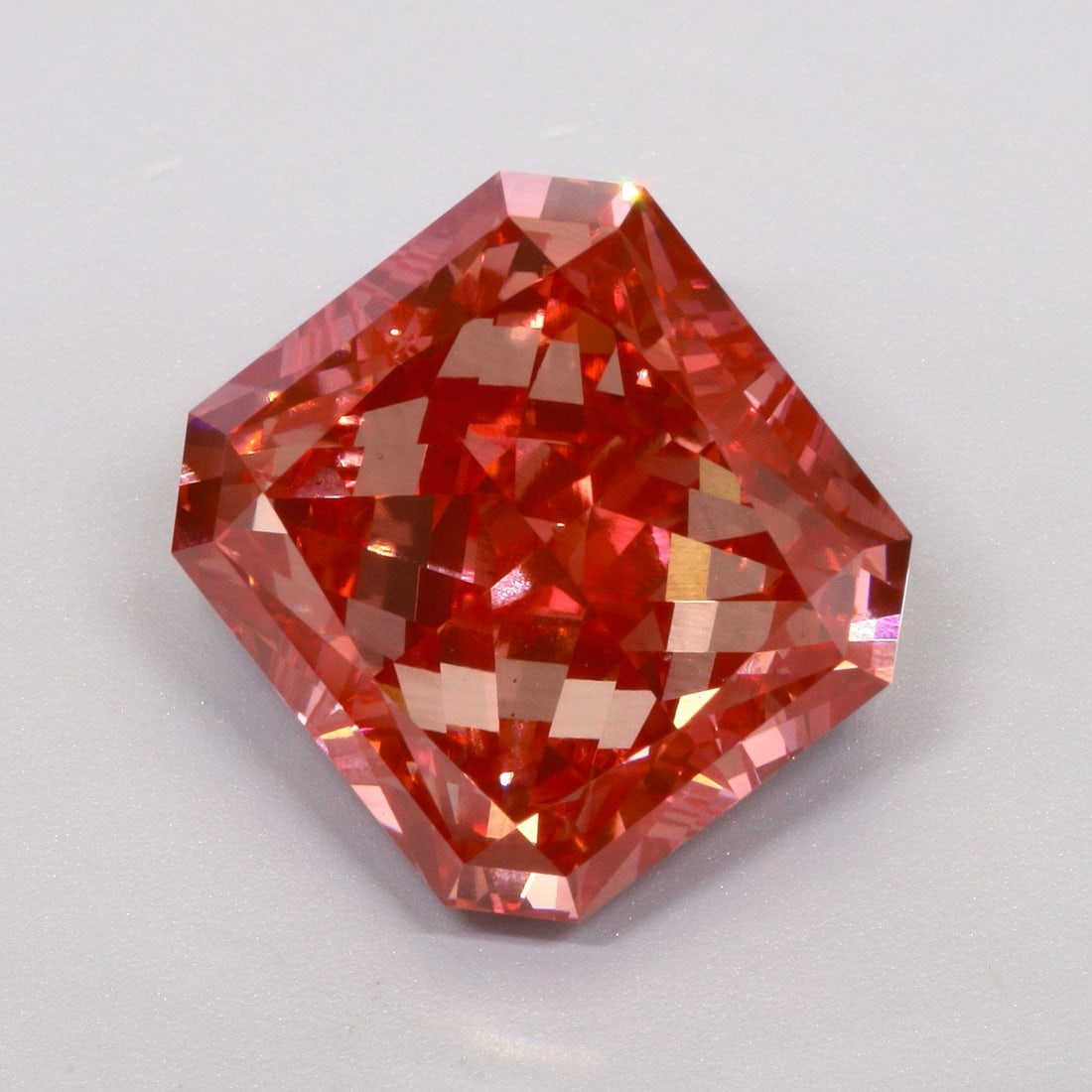 Loose Diamond - RADIANT 10.0ct Fancy Vivid Red VS2: Loose Diamond - RADIANT 10.0ct Fancy Vivid Red VS2 Source: This is a real non-mined Diamond that has been grown in a lab Shape: RADIANT Carats: 10.0 Color: Fancy Vivid Red Certification: IGI Video: