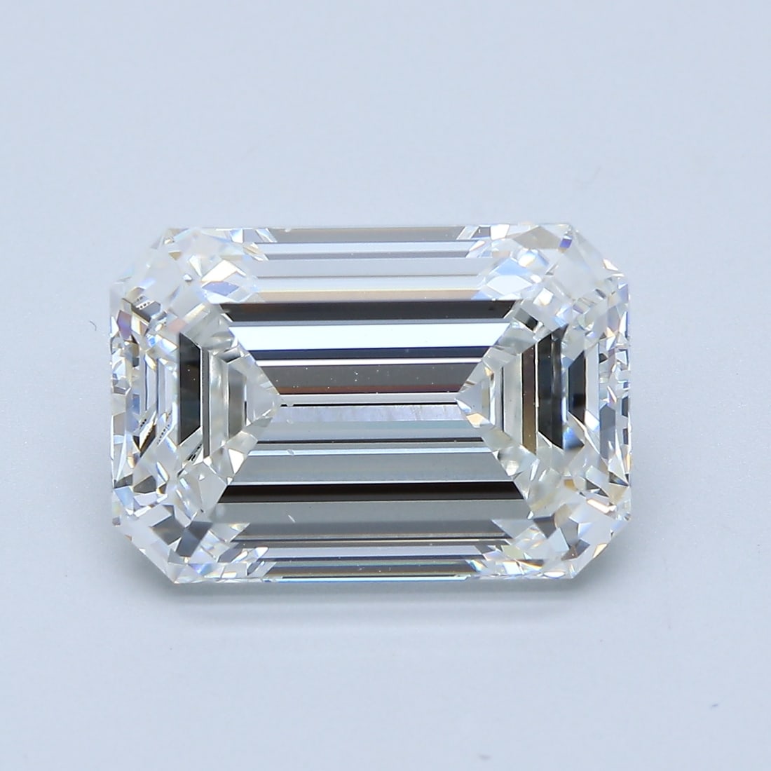 Loose Diamond - EMERALD 6.47ct F VS2: Loose Diamond - EMERALD 6.47ct F VS2 Source: This is a real non-mined Diamond that has been grown in a lab Shape: EMERALD Carats: 6.47 Color: F Clarity: VS2 Certification: IGI Condition: Pre-Owned PLE