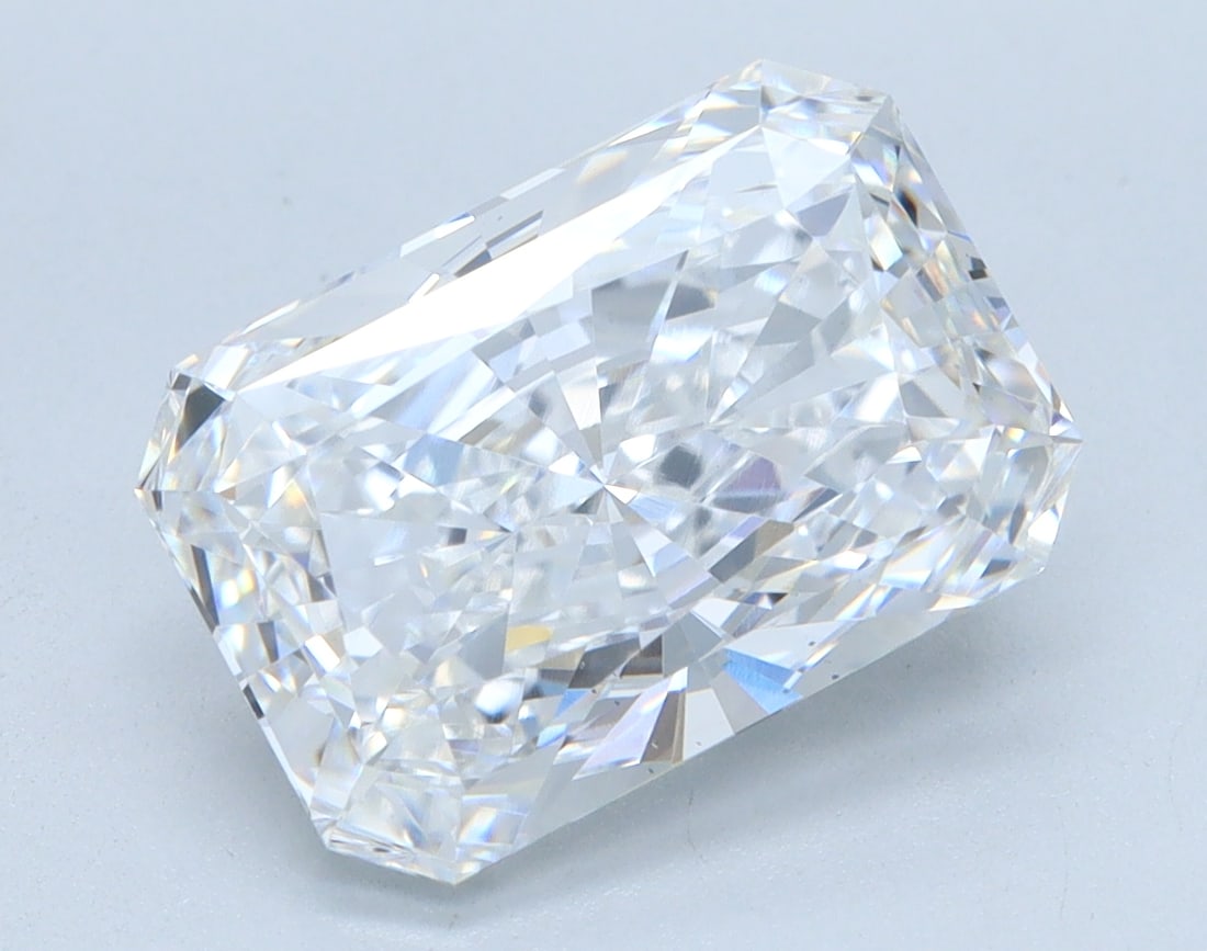 Loose Diamond - RADIANT 3.59ct D VS2: Loose Diamond - RADIANT 3.59ct D VS2 Source: This is a real non-mined Diamond that has been grown in a lab Shape: RADIANT Carats: 3.59 Color: D Clarity: VS2 Certification: IGI Condition: Pre-Owned PLE