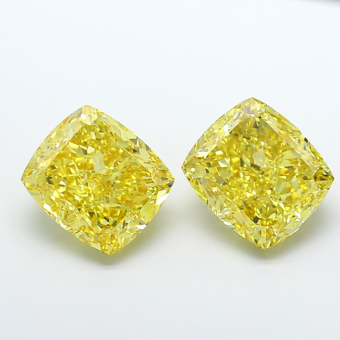 Loose Diamond - CUSHION MODIFIED 10.26ct Fancy Vivid Yellow VS1: Loose Diamond - CUSHION MODIFIED 10.26ct Fancy Vivid Yellow VS1 Source: This is a real non-mined Diamond that has been grown in a lab Shape: CUSHION MODIFIED Carats: 10.26 Color: Fancy Vivid Yellow Ce