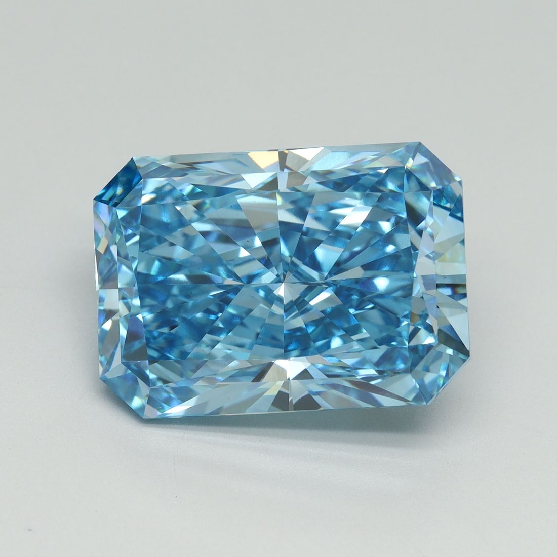 Loose Diamond - RADIANT 10.66ct Fancy Vivid Blue VS1: Loose Diamond - RADIANT 10.66ct Fancy Vivid Blue VS1 Source: This is a real non-mined Diamond that has been grown in a lab Shape: RADIANT Carats: 10.66 Color: Fancy Vivid Blue Certification: IGI Video
