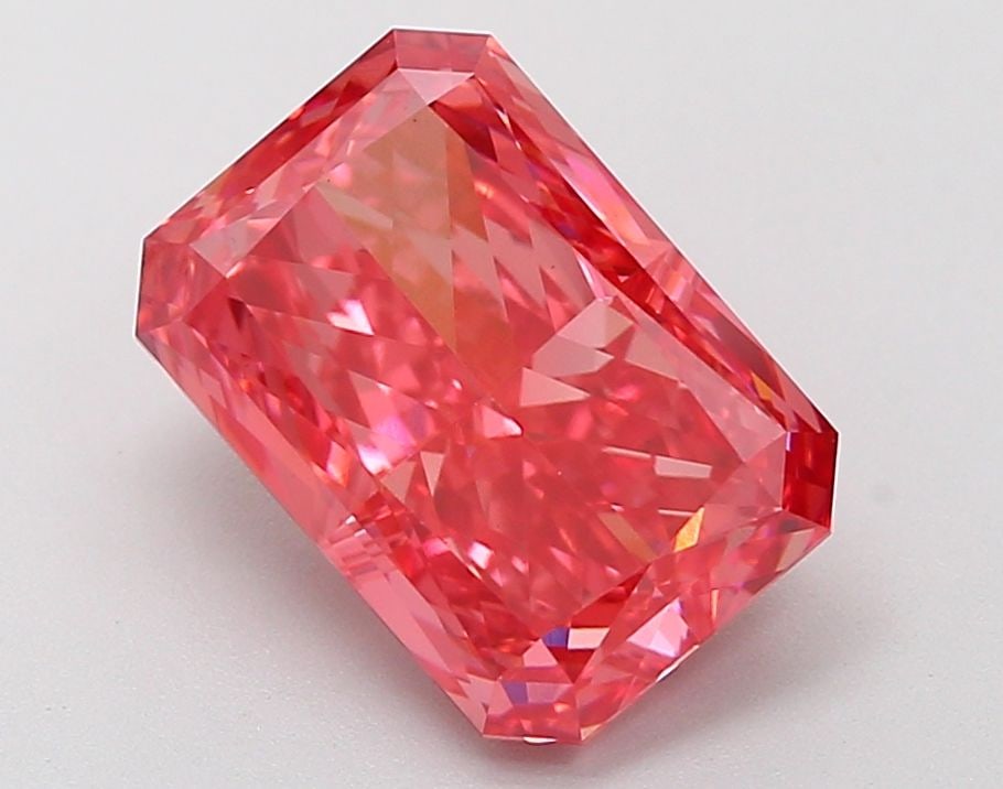 Loose Diamond - RADIANT 3.9ct Fancy Vivid Pink VS1: Loose Diamond - RADIANT 3.9ct Fancy Vivid Pink VS1 Source: This is a real non-mined Diamond that has been grown in a lab Shape: RADIANT Carats: 3.9 Color: Fancy Vivid Pink Certification: IGI Video:
