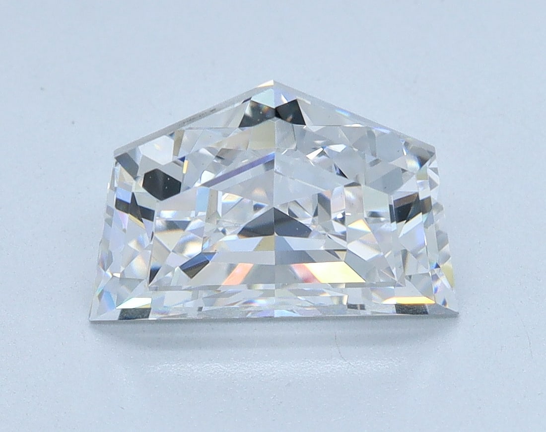 Loose Diamond - PENTAGONAL MODIFIED BRIL 2.11ct D VVS2: Loose Diamond - PENTAGONAL MODIFIED BRIL 2.11ct D VVS2 Source: This is a real non-mined Diamond that has been grown in a lab Shape: PENTAGONAL MODIFIED BRIL Carats: 2.11 Color: D Clarity: VVS2 Certifi