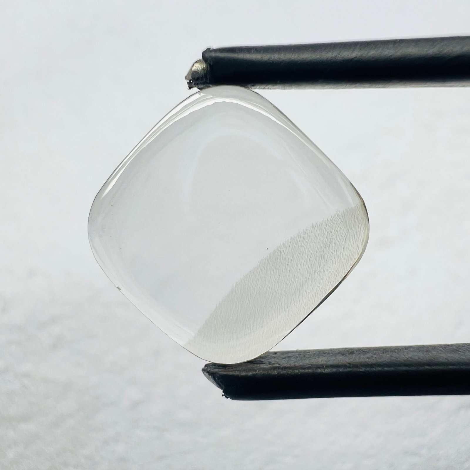 Loose Diamond - CUSHION BRILLIANT 2.47ct Brown VS1: Loose Diamond - CUSHION BRILLIANT 2.47ct Brown VS1 Source: This is a real non-mined Diamond that has been grown in a lab Shape: CUSHION BRILLIANT Carats: 2.47 Color: Brown Certification: NONE PLEASE N