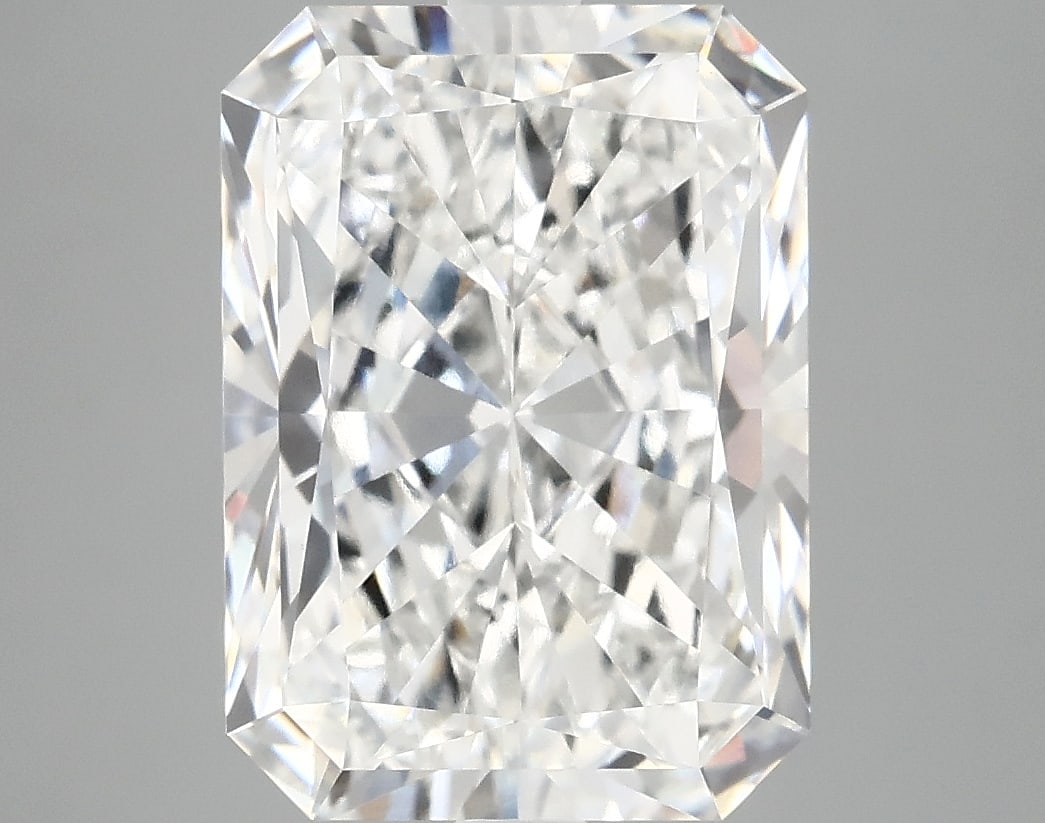 Loose Diamond - RADIANT 5.05ct F VVS2: Loose Diamond - RADIANT 5.05ct F VVS2 Source: This is a real non-mined Diamond that has been grown in a lab Shape: RADIANT Carats: 5.05 Color: F Clarity: VVS2 Certification: IGI Condition: Pre-Owned P