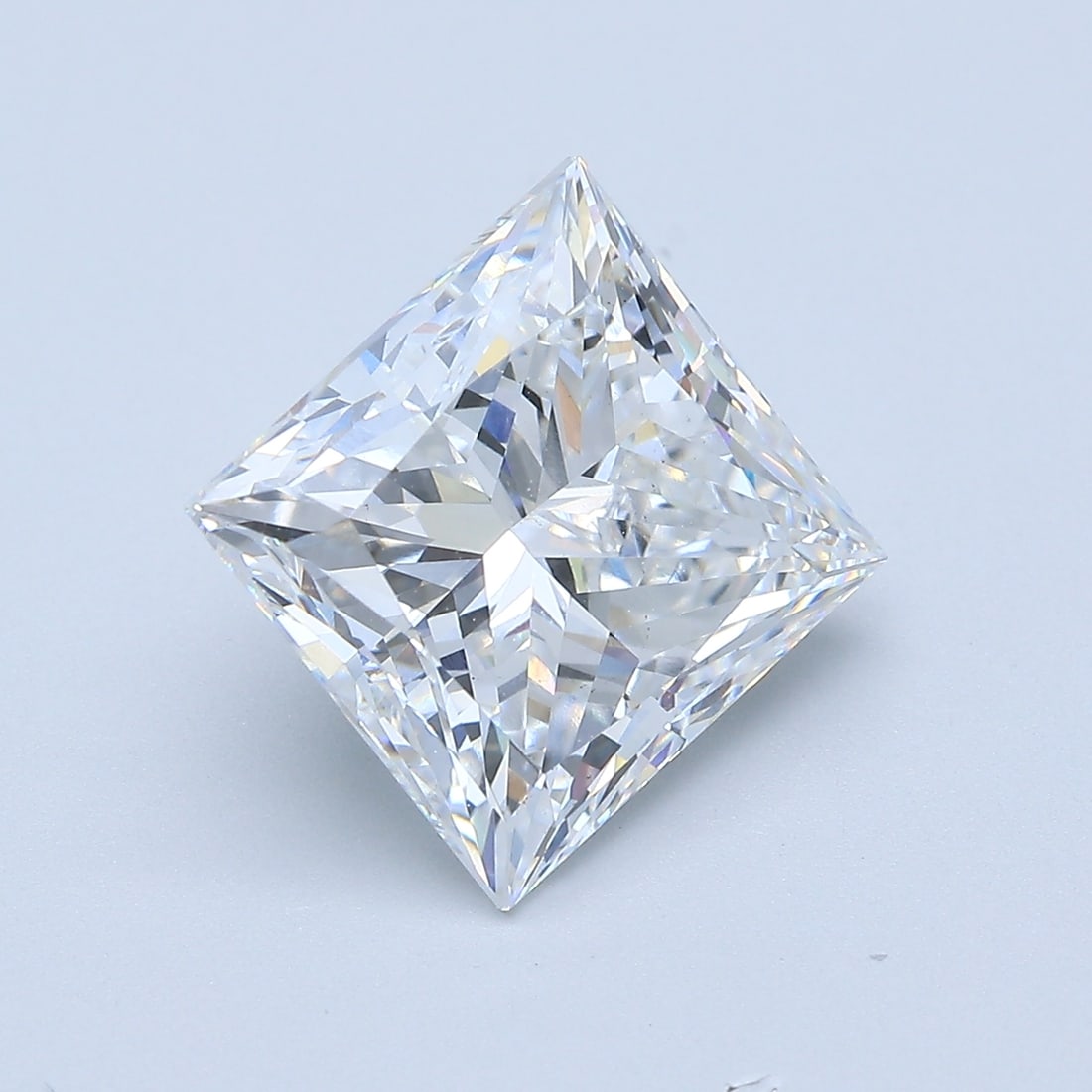 Loose Diamond - PRINCESS 5.04ct E VS2: Loose Diamond - PRINCESS 5.04ct E VS2 Source: This is a real non-mined Diamond that has been grown in a lab Shape: PRINCESS Carats: 5.04 Color: E Clarity: VS2 Certification: IGI Condition: Pre-Owned P