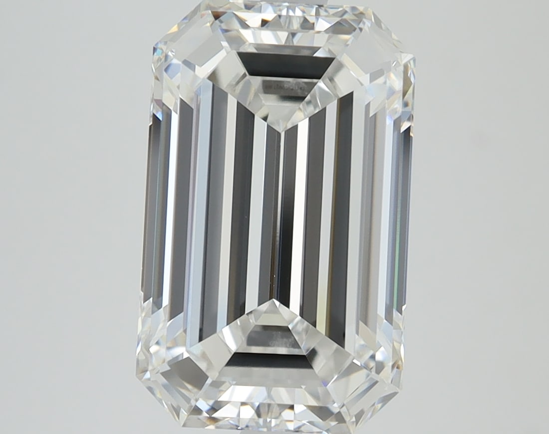 Loose Diamond - EMERALD 5.03ct F VVS2: Loose Diamond - EMERALD 5.03ct F VVS2 Source: This is a real non-mined Diamond that has been grown in a lab Shape: EMERALD Carats: 5.03 Color: F Clarity: VVS2 Certification: IGI Condition: Pre-Owned P