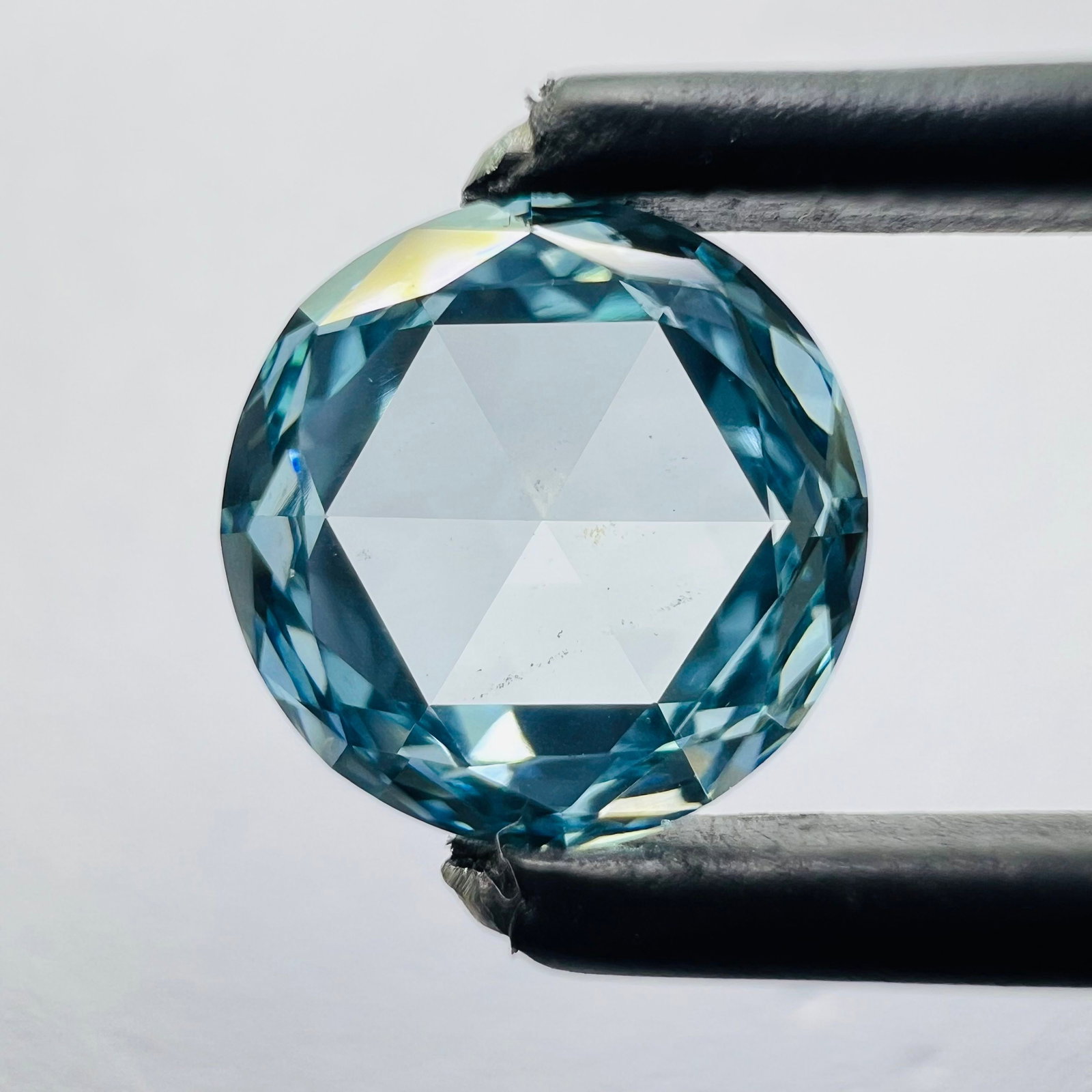 Loose Diamond - ROSE 1.13ct Blue VS2: Loose Diamond - ROSE 1.13ct Blue VS2 Source: This is a real non-mined Diamond that has been grown in a lab Shape: ROSE Carats: 1.13 Color: Blue Certification: NONE Video: