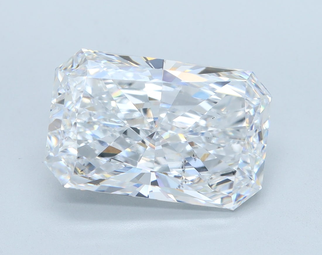 Loose Diamond - RADIANT 5.02ct D VS2: Loose Diamond - RADIANT 5.02ct D VS2 Source: This is a real non-mined Diamond that has been grown in a lab Shape: RADIANT Carats: 5.02 Color: D Clarity: VS2 Certification: IGI Condition: Pre-Owned PLE