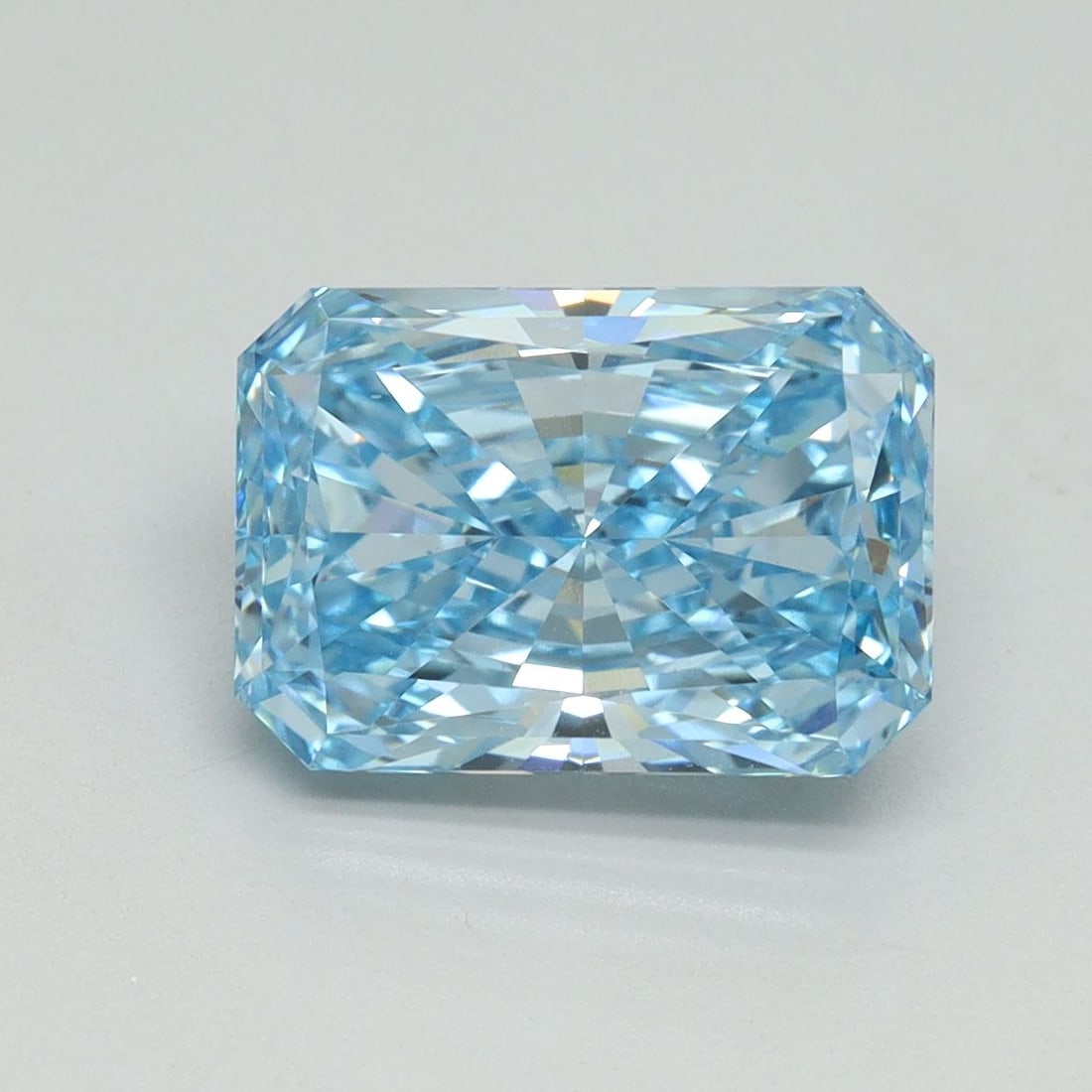 Loose Diamond - RADIANT 3.05ct Fancy Vivid Blue VS1: Loose Diamond - RADIANT 3.05ct Fancy Vivid Blue VS1 Source: This is a real non-mined Diamond that has been grown in a lab Shape: RADIANT Carats: 3.05 Color: Fancy Vivid Blue Certification: IGI Video: