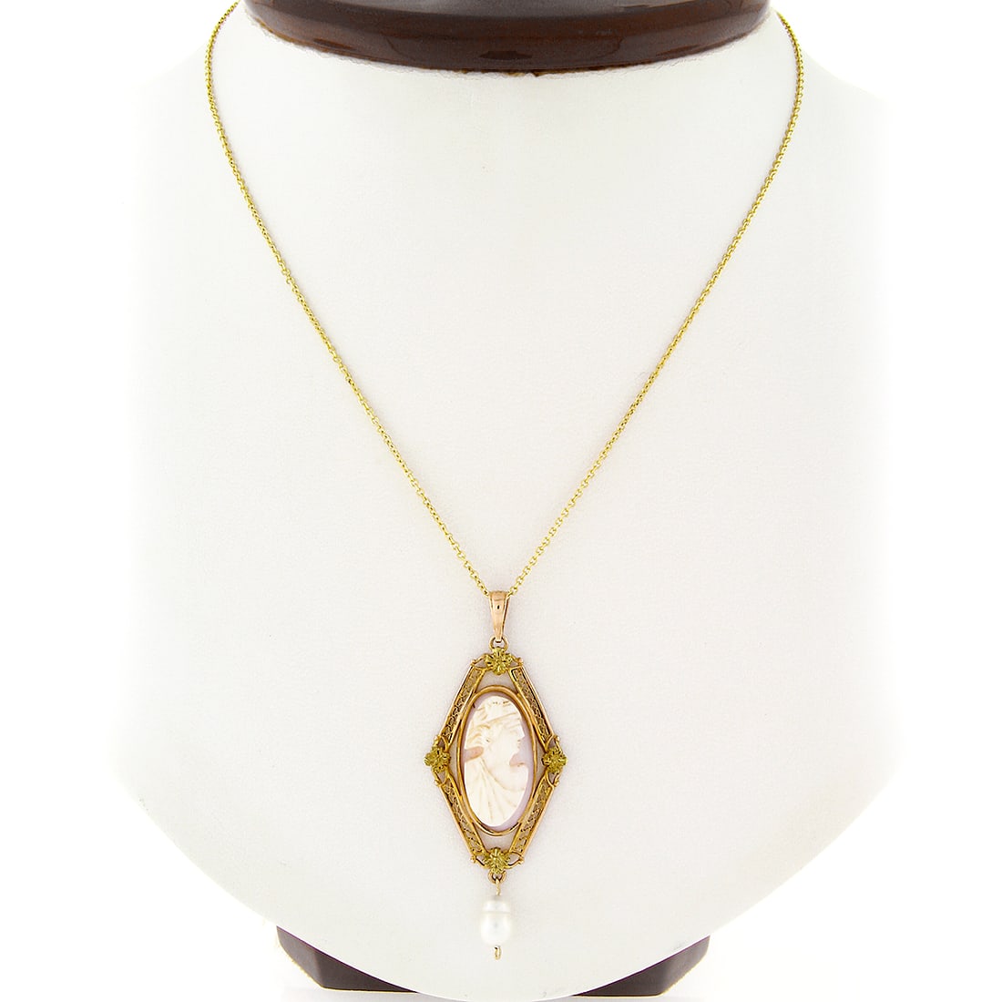 Antique Victorian 10k Gold Cameo Pendant with Pearl Dangle: Antique Victorian 10k Gold Cameo Pendant with Pearl Dangle This exquisite pendant is a stunning example of Antique Victorian craftsmanship, expertly crafted from solid 10k gold. The centerpiece featur