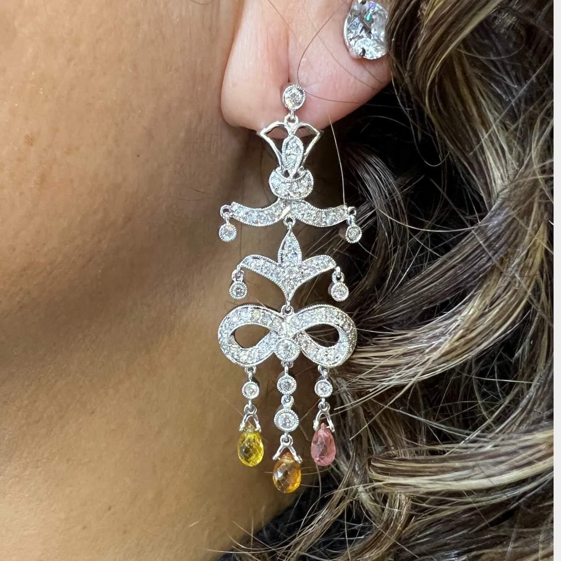 Elegant 18K White Gold Diamond Sapphire Earrings 1.46 Ct 4.00 Ct 2 Inch: Elegant 18K White Gold Diamond Sapphire Earrings 1.46 Ct 4.00 Ct 2 Inch Discover elegance with these stunning 18K White Gold Diamond and Sapphire Earrings, artfully designed to accentuate any outfit. 