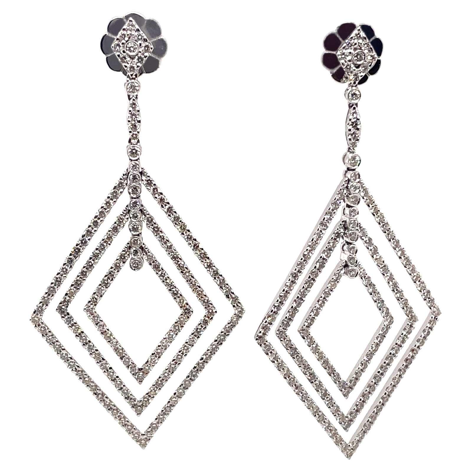 Stunning 6.20ct Round Diamond Chandelier Earrings in 18k White Gold: Stunning 6.20ct Round Diamond Chandelier Earrings in 18k White Gold Discover the elegance of these stunning chandelier earrings, featuring a total of 310 round brilliant diamonds with a combined weigh