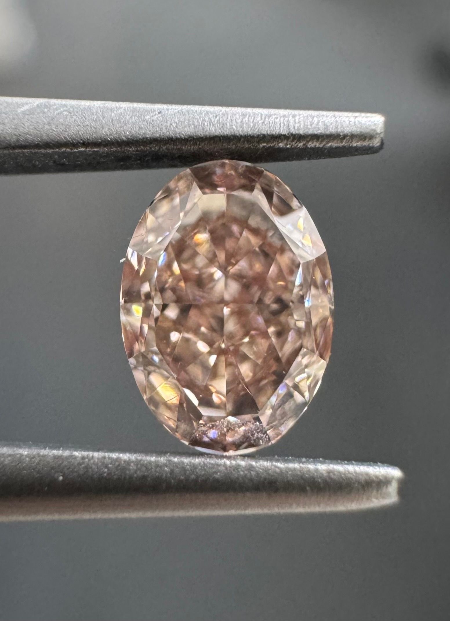 Loose Diamond - OVAL 0.41ct Fancy Brownish Orangey Brown VS1: Loose Diamond - OVAL 0.41ct Fancy Brownish Orangey Brown VS1 Source: Natural Shape: OVAL Carats: 0.41 Color: Fancy Brownish Orangey Brown Certification: GIA PLEASE NOTE: Framed, Large, or heavy items 