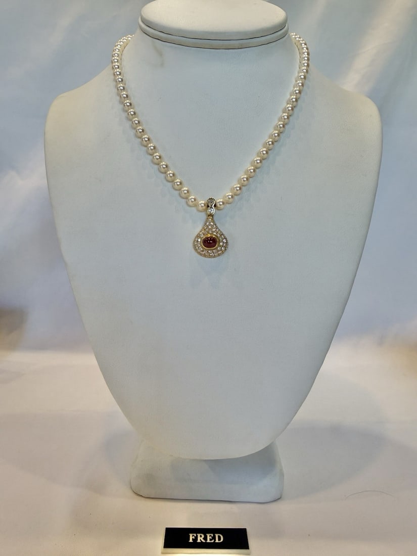 Fred 18K Yellow Gold Beaded Necklace with Diamond Ruby Pearl: Fred 18K Yellow Gold Beaded Necklace with Diamond Ruby Pearl Elegant Fred necklace crafted in 18k yellow gold, featuring a beaded chain design with a diamond-covered centerpiece accented by a ruby and