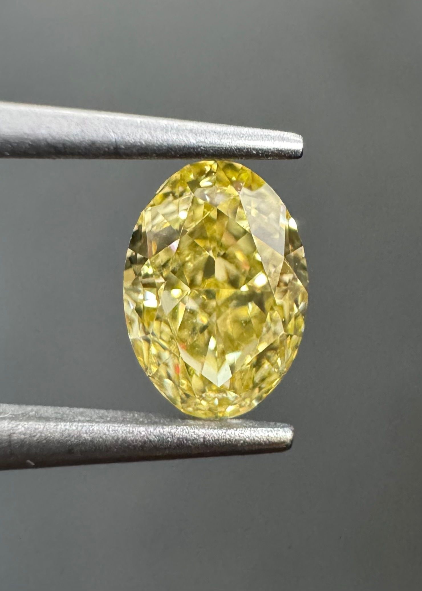 Loose Diamond - OVAL 0.5ct Fancy Intense Yellow VS2: Loose Diamond - OVAL 0.5ct Fancy Intense Yellow VS2 Source: Natural Shape: OVAL Carats: 0.5 Color: Fancy Intense Yellow Certification: GIA Video: