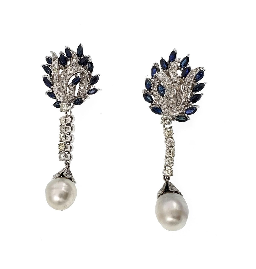 Elegant 18k White Gold Diamond Sapphire Pearl Dangle Earrings: Elegant 18k White Gold Diamond Sapphire Pearl Dangle Earrings Experience elegance with these stunning Estate dangle earrings, expertly crafted from 18k white gold. The design features a beautiful ribb