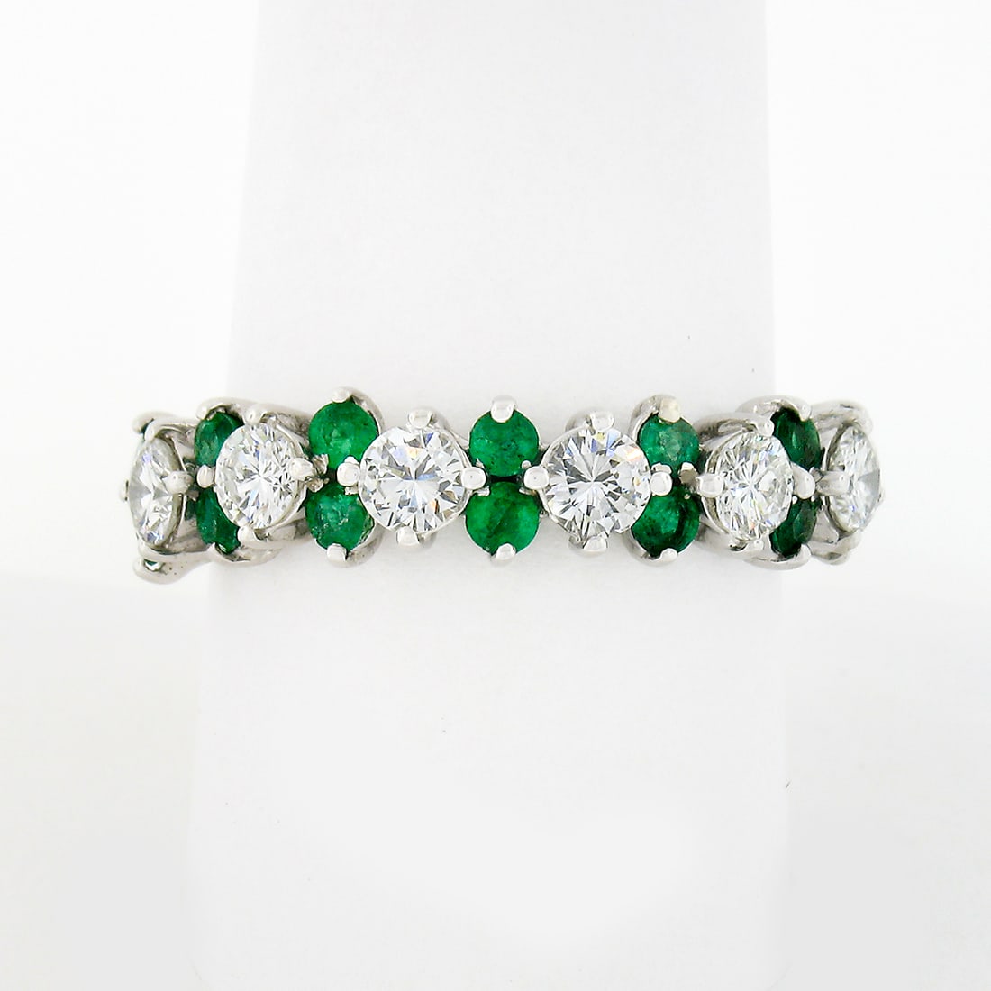 Vintage 1.7ct Solid White Gold Diamond Emerald Wedding Band Ring: Vintage 1.7ct Solid White Gold Diamond Emerald Wedding Band Ring This exquisite vintage wedding band ring features a stunning design crafted from solid 17-18K white gold. The ring showcases a total ca
