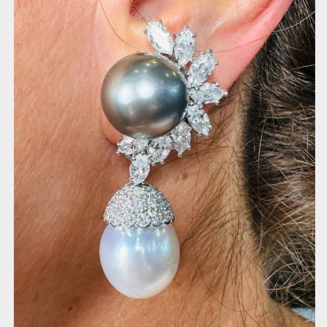 Elegant Platinum South Sea Pearl Diamond Earrings 44g 7 Ct D-E VVS-VS: Elegant Platinum South Sea Pearl Diamond Earrings 44g 7 Ct D-E VVS-VS Exquisite Platinum Diamond & South Sea Pearl Earrings featuring a stunning design that showcases elegance and luxury. These earrin