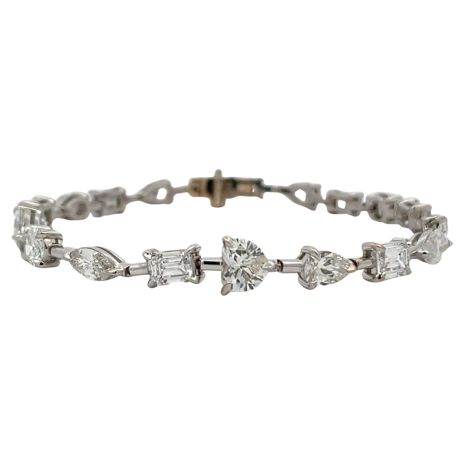 IGI Certified 18K White Gold Multi Shape Diamond Tennis Bracelet 9.73 Carats: IGI Certified 18K White Gold Multi Shape Diamond Tennis Bracelet 9.73 Carats Experience elegance with this IGI Certified Multi Shape Diamond Tennis Bracelet. Crafted from 18k White Gold, this contempo