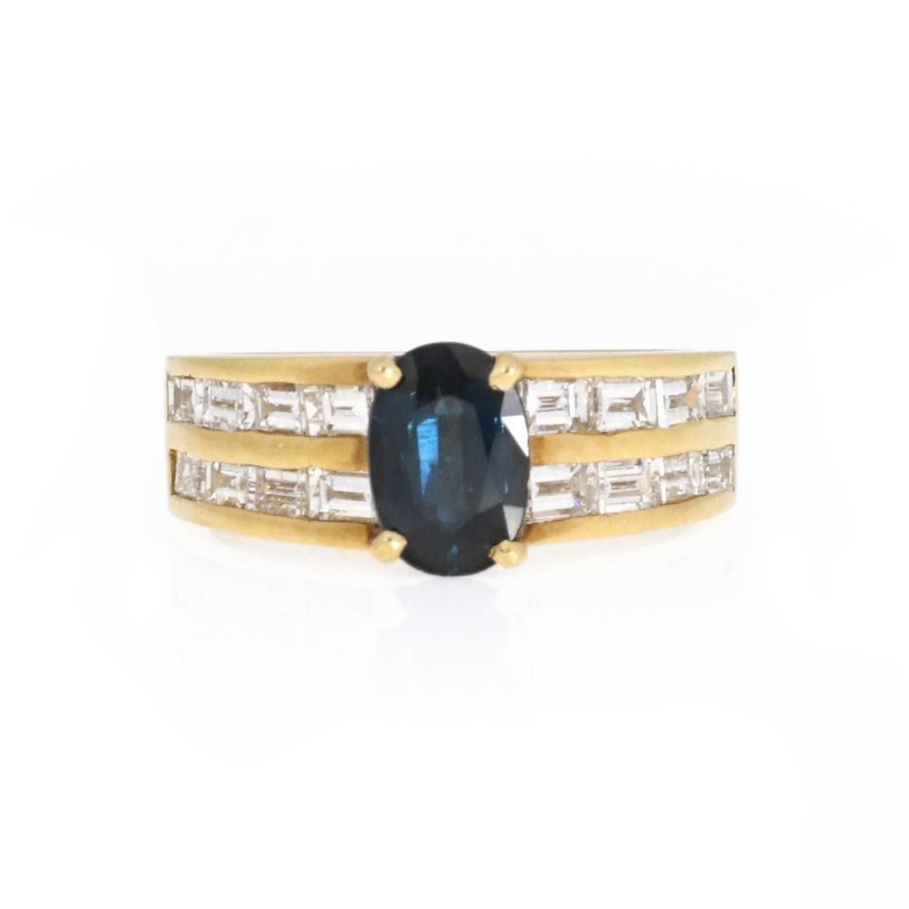 Elegant 18k Yellow Gold Sapphire and Diamond Cocktail Ring: Elegant 18k Yellow Gold Sapphire and Diamond Cocktail Ring This exquisite cocktail ring is made of 18k yellow gold and showcases an oval-shaped sapphire gemstone prominently positioned at the top cent