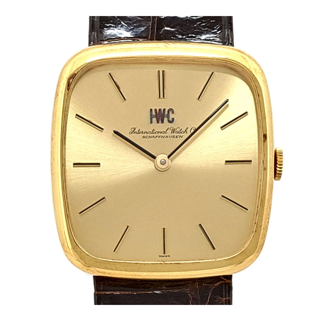 IWC Schaffhausen Cushion Case Cal 423 Mens Gold Watch 2572: IWC Schaffhausen Cushion Case Cal 423 Mens Gold Watch 2572 This pre-owned IWC Schaffhausen men's wristwatch features the classic Old IWC Cushion Case design, model number 2572. Crafted in yellow gold,