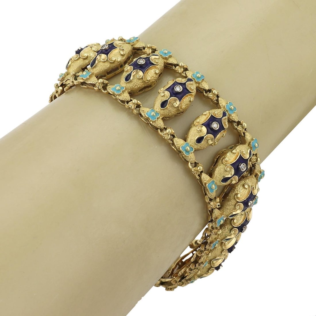 Vintage 18k Yellow Gold Floral Bracelet with Blue Enamel and Diamonds: Vintage 18k Yellow Gold Floral Bracelet with Blue Enamel and Diamonds This exquisite vintage bracelet is a stunning piece made from 18k yellow gold. It showcases a unique open design featuring oval-sh