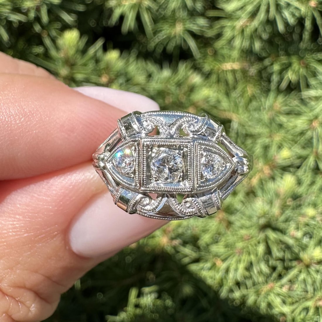 Antique Art Deco 0.22ctw Diamond Milgrain White Gold Ring: Antique Art Deco 0.22ctw Diamond Milgrain White Gold Ring This exquisite Antique Art Deco Classic Gold Dinner Ring features a stunning design with a total carat weight of approximately 0.22ctw, showca