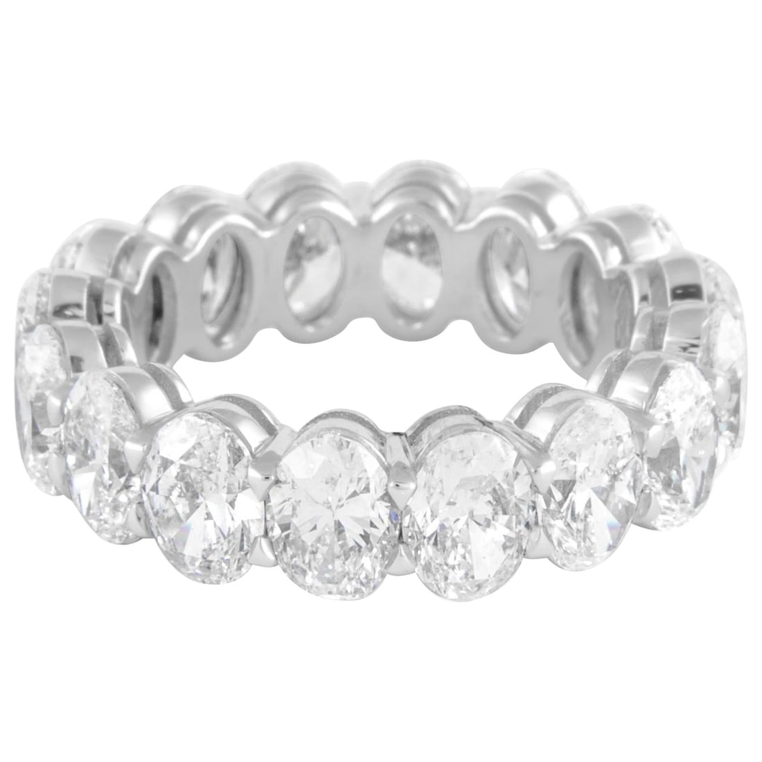 8.01ct D-F Oval Diamond Eternity Band 18k White Gold: 8.01ct D-F Oval Diamond Eternity Band 18k White Gold This exquisite 8.01ct D-F Oval Diamond Eternity Band is crafted in 18k white gold, size 6.5 US. Featuring 16 beautifully arranged oval cut diamonds