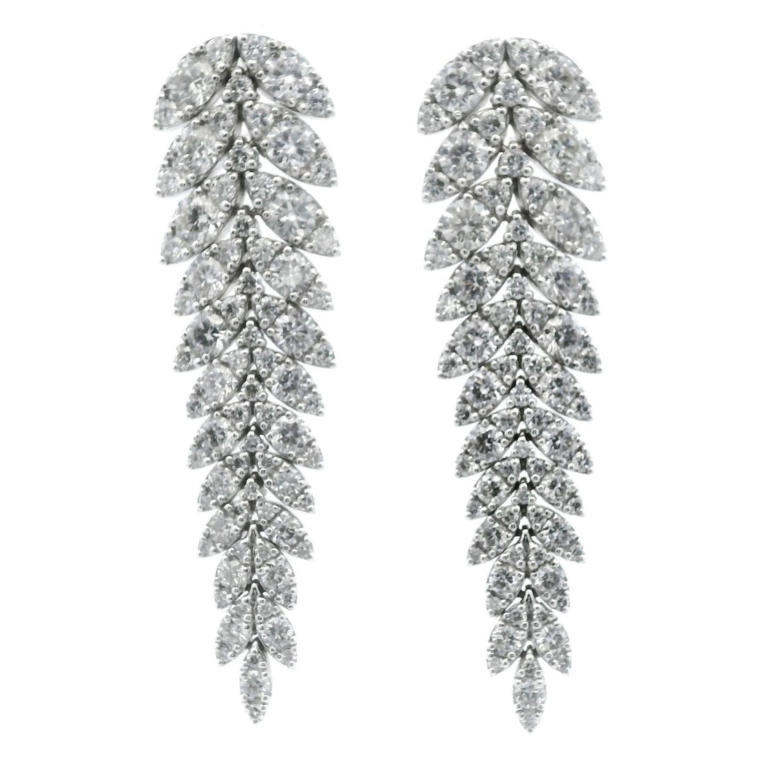 5.86ct Diamond Leaf Earrings in 14k White Gold: 5.86ct Diamond Leaf Earrings in 14k White Gold These exquisite Cascading Diamond Leaf Earrings feature a stunning total weight of 5.86 carats, crafted from 14k white gold. The earrings are adorned wit