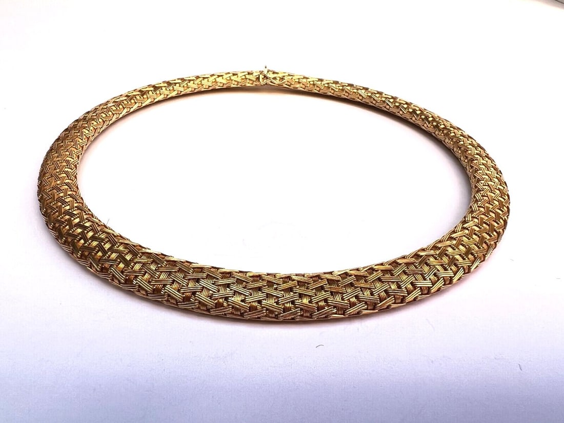 Handmade 18K Yellow Gold Italian Collar Necklace: Handmade 18K Yellow Gold Italian Collar Necklace Exquisite handmade 18K yellow gold necklace from Italy, showcasing exceptional craftsmanship and design. This stunning collar-style necklace weighs 74.