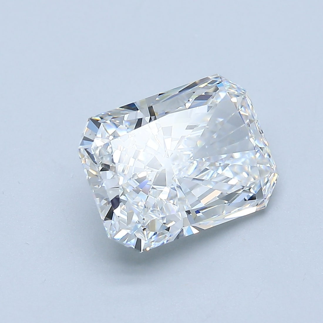 Loose Diamond - RADIANT 3.01ct E VS1: Loose Diamond - RADIANT 3.01ct E VS1 Source: Natural Mined Diamond Shape: RADIANT Carats: 3.01 Color: E Clarity: VS1 Certification: GIA Condition: Pre-Owned PLEASE NOTE: Framed, Large, or heavy items 
