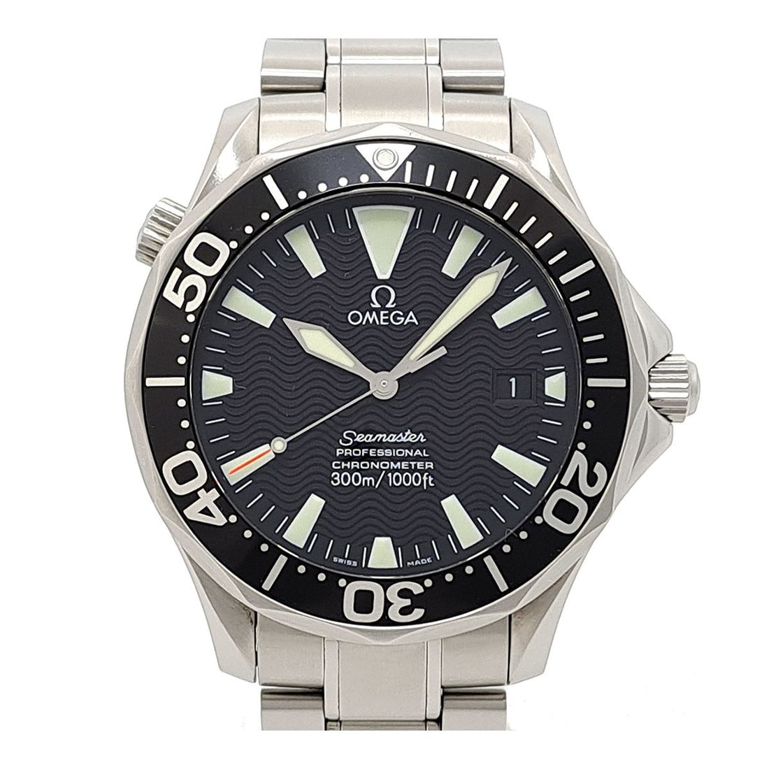 Omega Seamaster 300 Men's Wristwatch 2254.50: Omega Seamaster 300 Men's Wristwatch 2254.50 This is an OMEGA Seamaster Professional 300 wristwatch designed for men. Made in Switzerland, this pre-owned timepiece offers the quality and craftsmanship