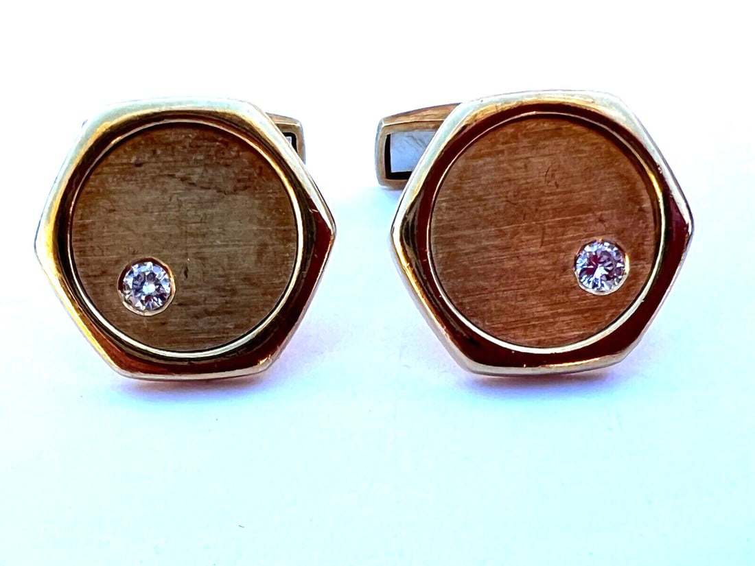 Elegant French 18K Yellow Gold Diamond Cufflinks F Color VVS Clarity: Elegant French 18K Yellow Gold Diamond Cufflinks F Color VVS Clarity This exquisite pair of French cufflinks is crafted from 18K yellow gold with a luxurious satin finish. Adorned with round diamonds 