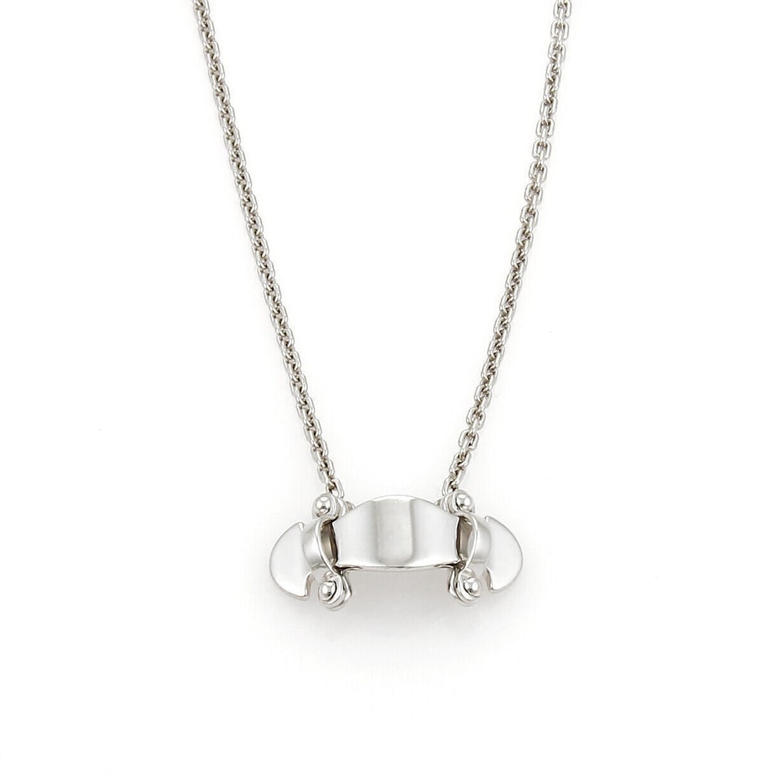 Louis Vuitton Stand By Me 18k White Gold Pendant Necklace: Louis Vuitton Stand By Me 18k White Gold Pendant Necklace A pre-owned Louis Vuitton Stand By Me pendant necklace crafted in 18k white gold. The piece features a pendant and chain style with no stones,