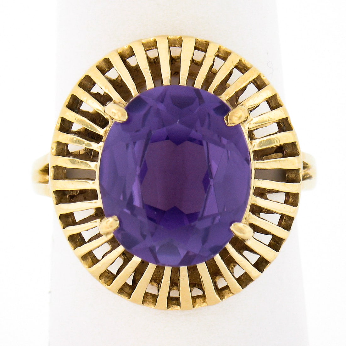 14k Yellow Gold Synthetic Alexandrite Oval Solitaire Ring Size 6.5: 14k Yellow Gold Synthetic Alexandrite Oval Solitaire Ring Size 6.5 This vintage solitaire cocktail ring is crafted from solid 14k yellow gold and features a large, oval-shaped synthetic alexandrite ge