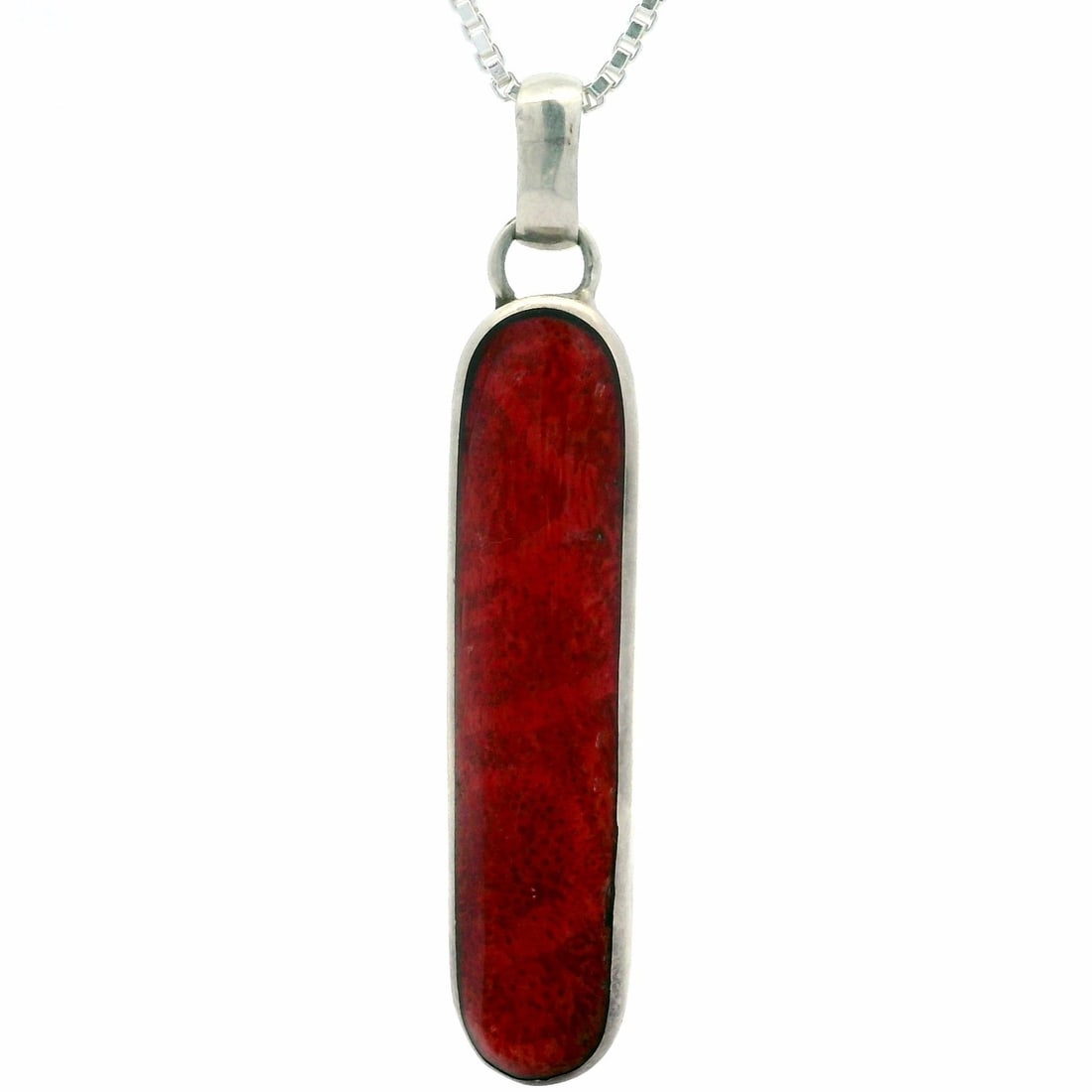 Vintage Handmade Sterling Silver Spouge Coral Pendant with Box Link Chain: Vintage Handmade Sterling Silver Spouge Coral Pendant with Box Link Chain This exquisite vintage handmade pendant features a stunning Spouge Coral stone, beautifully set in a sterling silver bezel. Th