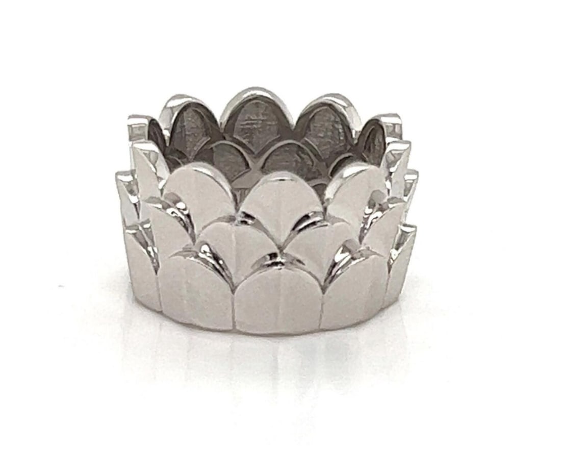 Fred Une Ile d'Or 18k White Gold Band Ring US 7 EU 55: Fred Une Ile d'Or 18k White Gold Band Ring US 7 EU 55 This Fred of Paris Une Ile d'Or band ring is crafted in 18k white gold and presented in pre-owned, great original condition. It is a signed piece 