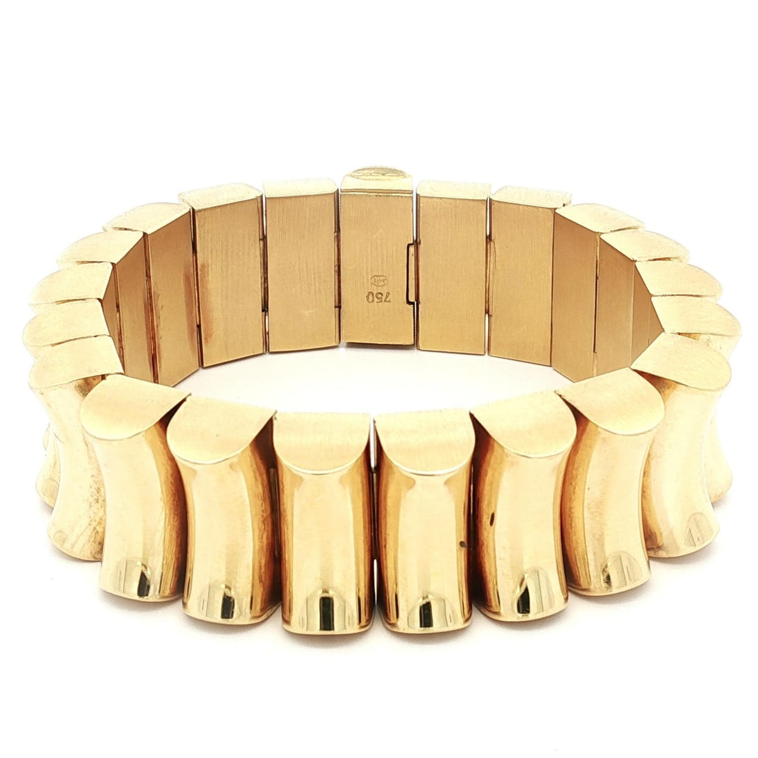 Vintage 18k Yellow Gold Polished Concave Statement Bracelet 6.75 in: Vintage 18k Yellow Gold Polished Concave Statement Bracelet 6.75 in This exquisite vintage bracelet showcases a smooth, flexible design crafted from solid 18k yellow gold. The polished concave style a