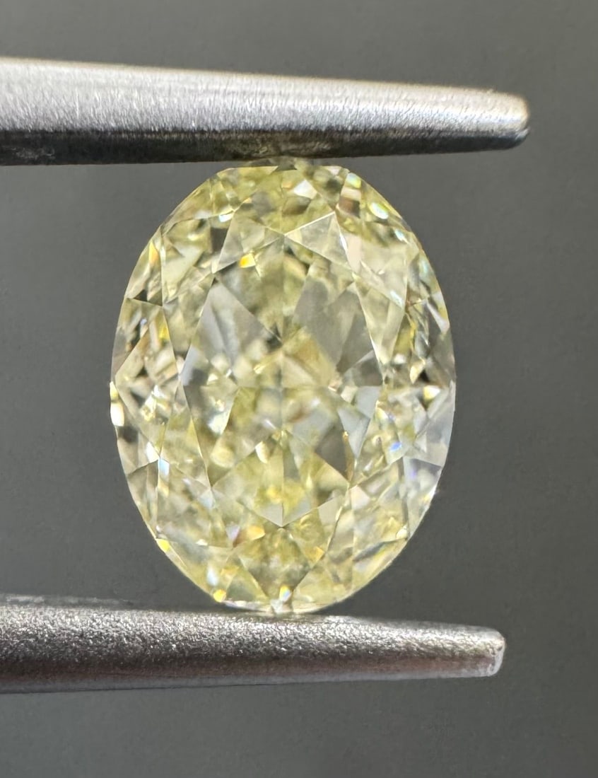 Loose Diamond - OVAL 0.92ct U-V VS1: Loose Diamond - OVAL 0.92ct U-V VS1 Source: Natural Shape: OVAL Carats: 0.92 Color: U-V Certification: GIA PLEASE NOTE: Framed, Large, or heavy items do not have shipping costs included. The exact shi