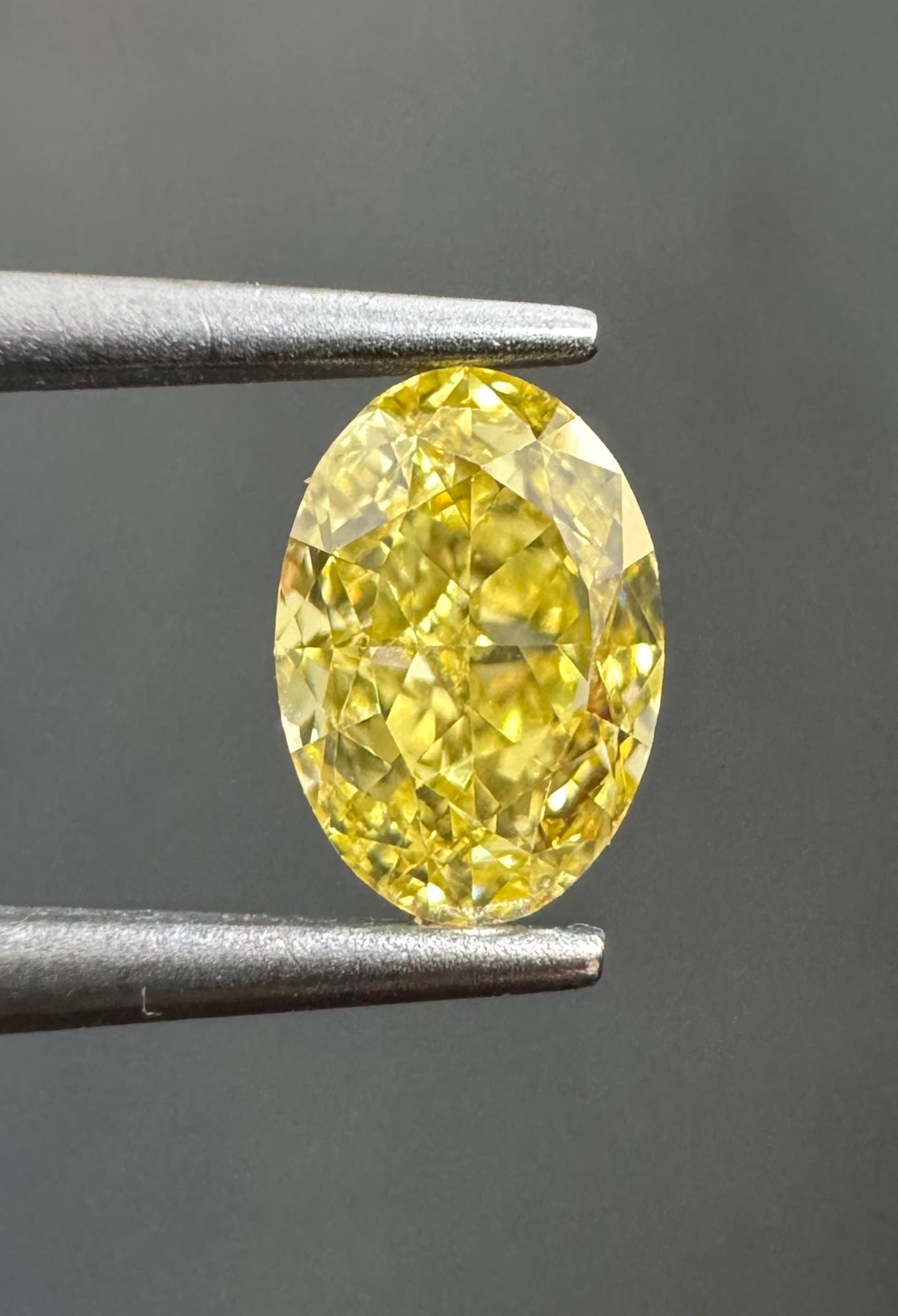 Loose Diamond - OVAL 0.5ct Fancy Intense Yellow VS2: Loose Diamond - OVAL 0.5ct Fancy Intense Yellow VS2 Source: Natural Shape: OVAL Carats: 0.5 Color: Fancy Intense Yellow Certification: GIA Video: