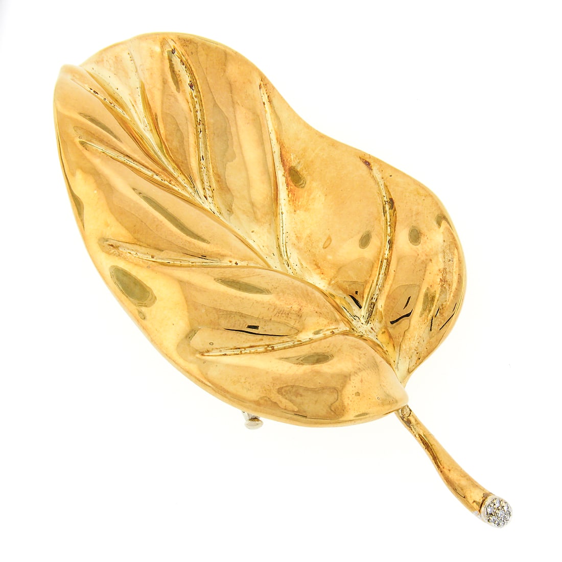 Asprey 18k Gold Leaf Brooch with Diamonds Italian Craftsmanship: Asprey 18k Gold Leaf Brooch with Diamonds Italian Craftsmanship This exquisite large leaf pin brooch is crafted from solid 18k yellow gold, showcasing a stunning three-dimensional design that captures