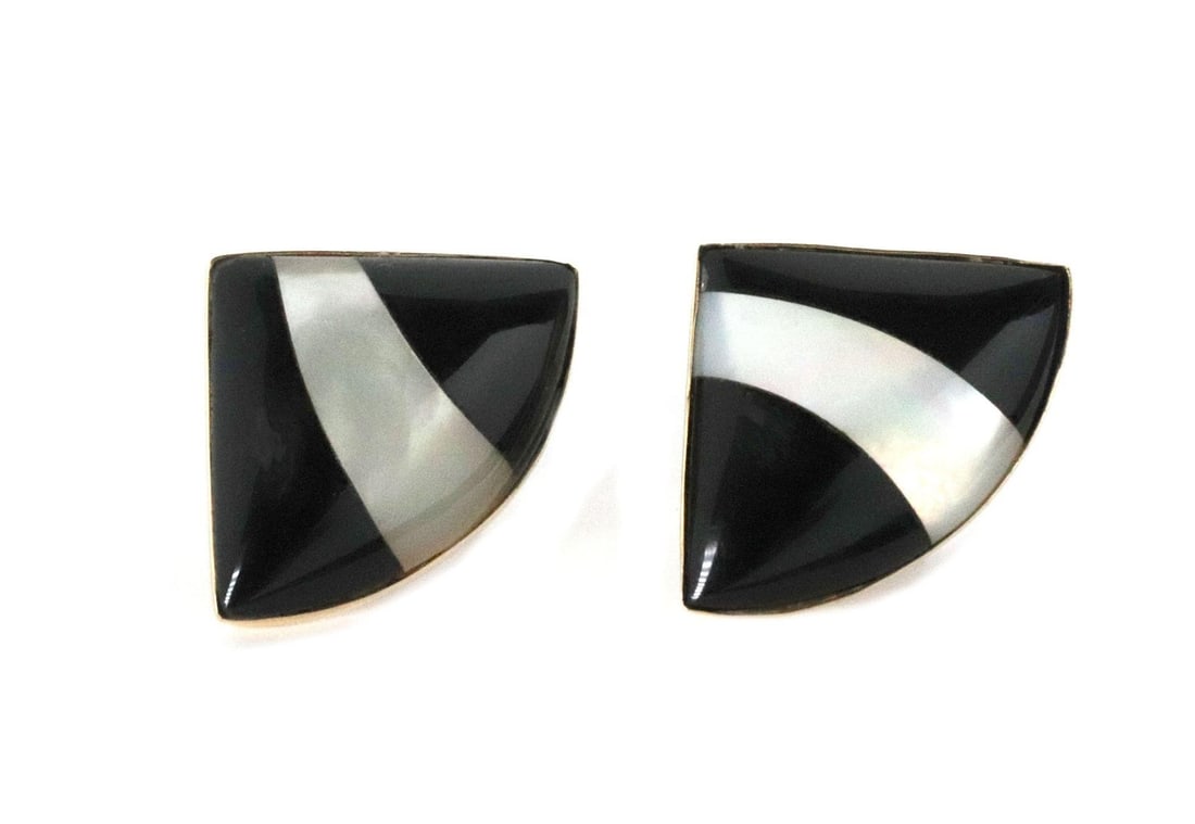 Elegant 14k Yellow Gold Mother of Pearl Onyx Fan Huggie Earrings: Elegant 14k Yellow Gold Mother of Pearl Onyx Fan Huggie Earrings These exquisite huggie earrings are crafted in 14k yellow gold and feature a distinctive flare fan shape. The design showcases two stri