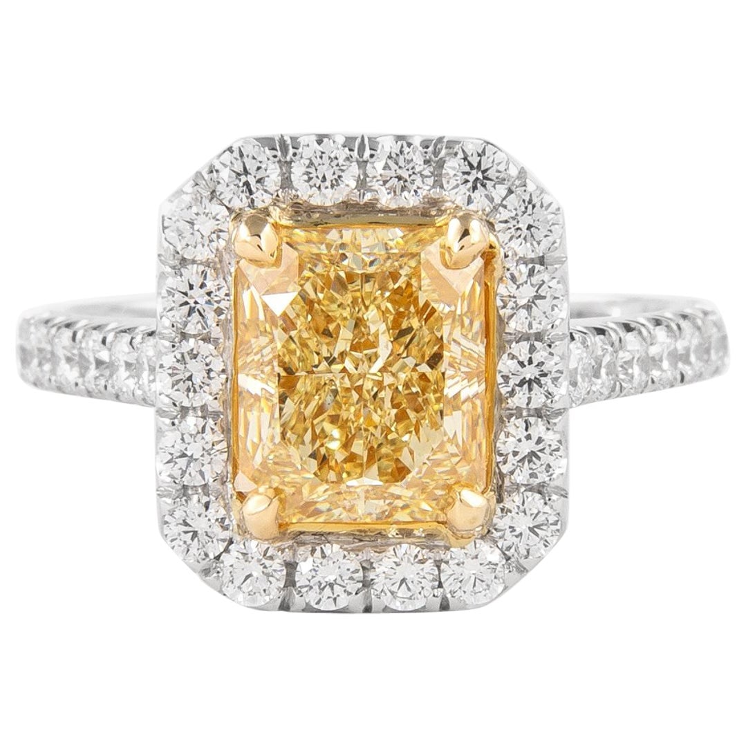 2.20ct Radiant Fancy Yellow Diamond Ring 18k GIA Certified: 2.20ct Radiant Fancy Yellow Diamond Ring 18k GIA Certified Experience the elegance of this stunning GIA certified diamond ring featuring a 2.20 carat radiant Fancy Yellow diamond with VS1 clarity. Set