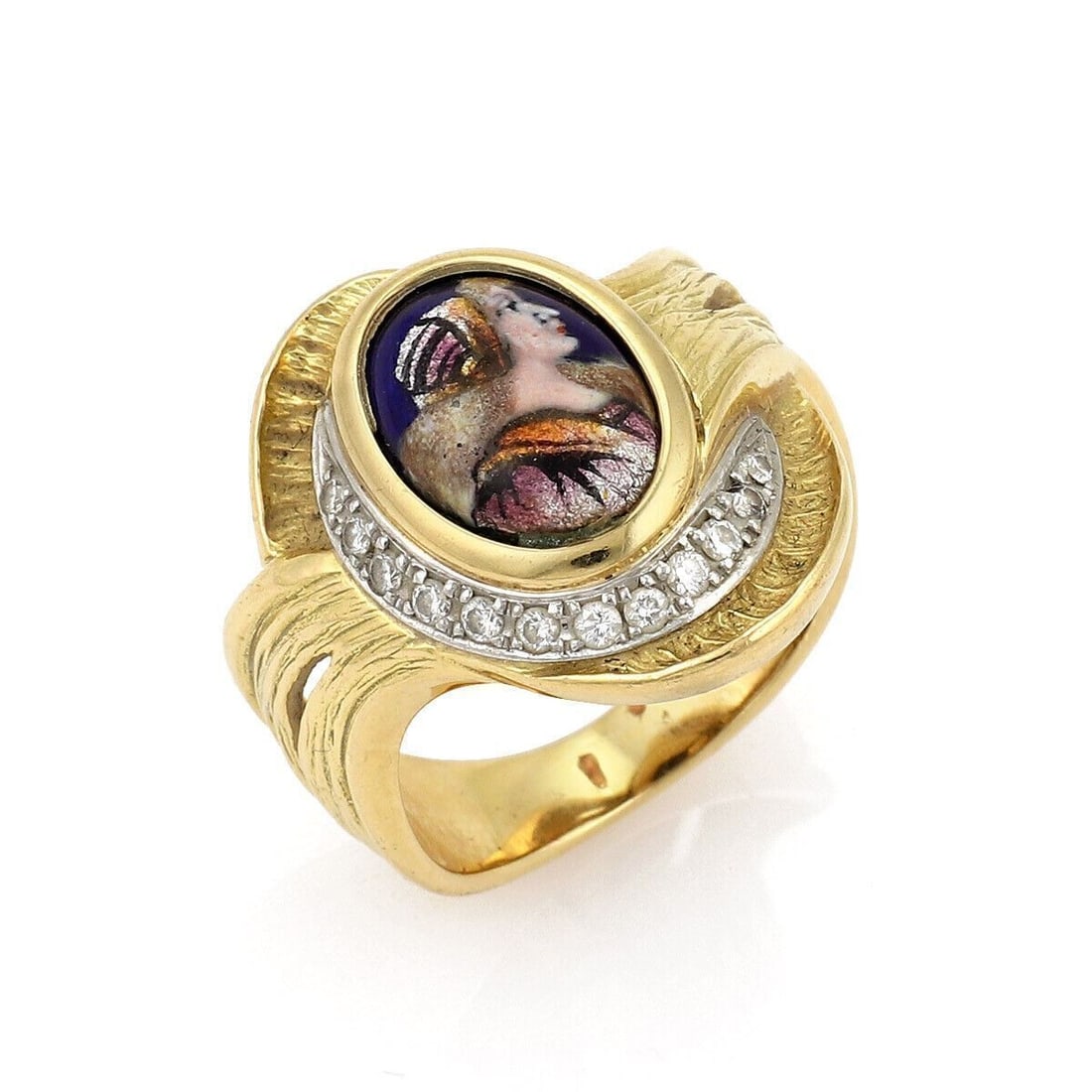 Mitsuo Kaji Porcelain Cameo Diamond Ring in Platinum and 18k Gold 6.5: Mitsuo Kaji Porcelain Cameo Diamond Ring in Platinum and 18k Gold 6.5 A pre-owned Mitsuo Kaji ring crafted in platinum and 18k yellow gold, featuring a porcelain cameo accented by diamonds totaling ap