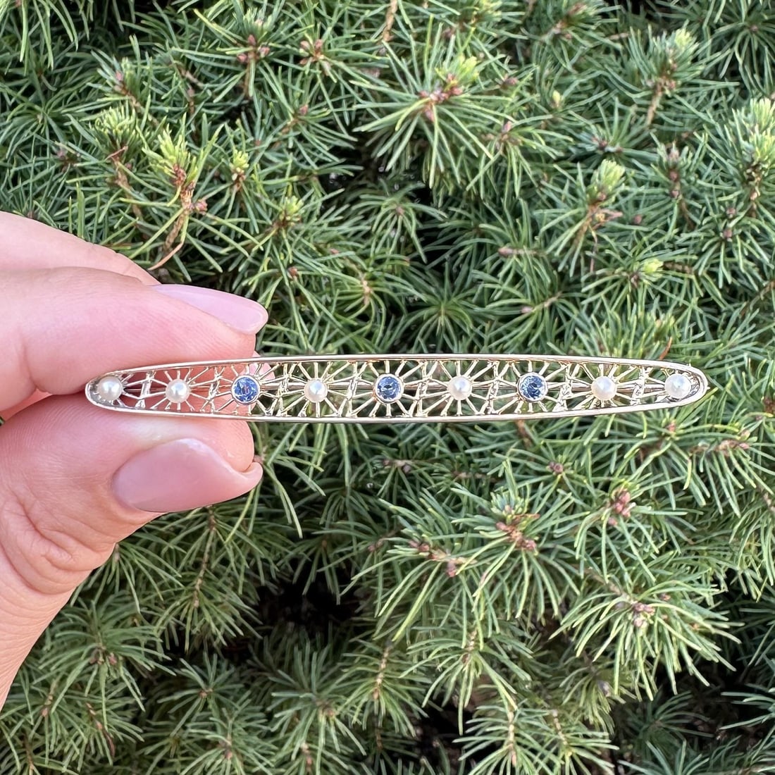 Art Nouveau 10k Yellow Gold Sapphire Seed Pearl Bar Pin: Art Nouveau 10k Yellow Gold Sapphire Seed Pearl Bar Pin This exquisite Vintage Art Nouveau bar pin is crafted from solid 10k yellow gold and showcases a stunning sunburst pattern. The design features 